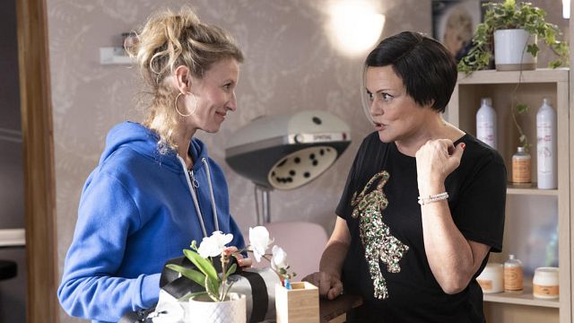 image de la news I Love You Coiffure sur TF1 : que pense la presse du téléfilm de Muriel Robin adapté de ses sketchs ?