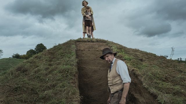 image de la news The Dig sur Netflix : c'est quoi ce drame poignant mené par Ralph Fiennes et Carey Mulligan ?