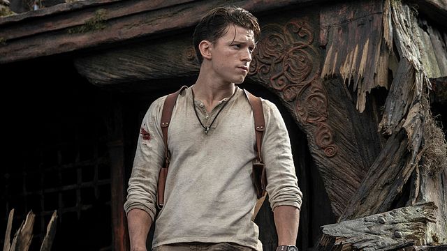 image de la news Uncharted : première photo de Mark Walhberg en Sully sans sa moustache !
