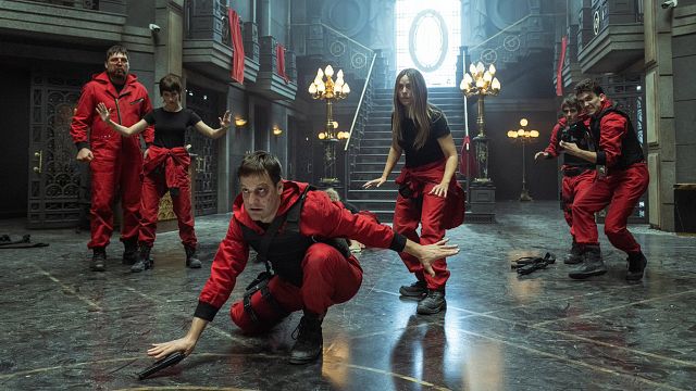 image de la news La Casa de papel sur Netflix : les premières images d’une saison 5 en feu