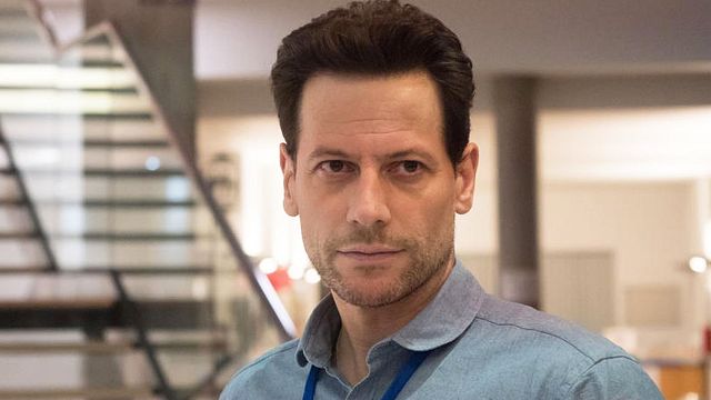 image de la news La Jeune fille et la nuit : Ioan Gruffudd (Dr Harrow) dans l'adaptation du roman de Guillaume Musso pour France 2