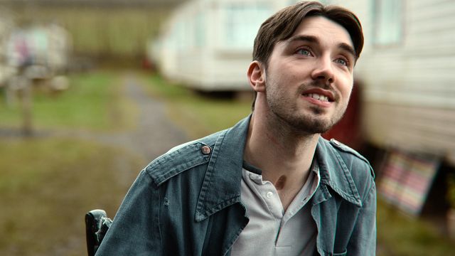 image de la news Sex Education sur Netflix : pourquoi la scène d’amour entre Maeve et Isaac change la représentation des personnes en situation de handicap