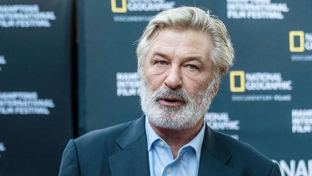 image de la news Tir mortel d'Alec Baldwin : faut-il bannir les vraies armes à feu des tournages ?