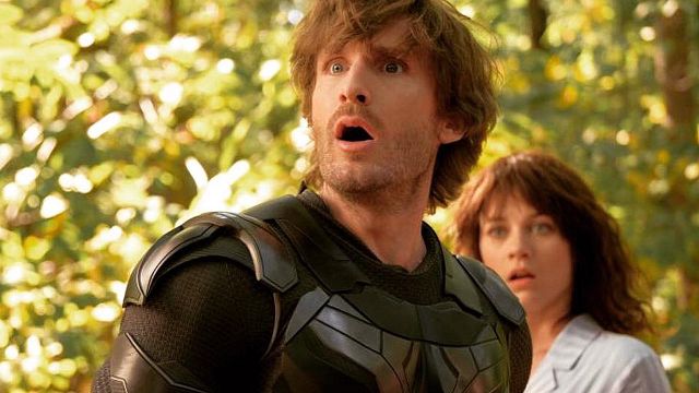 image de la news Super-héros malgré lui : le jour où la star de Titanic a embrassé Philippe Lacheau