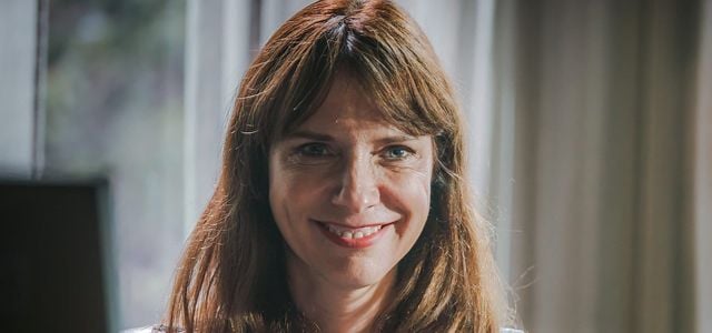 Dolly Wells dans le rôle de Janice