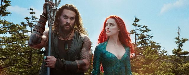 Jason Momoa et Amber Heard dans “Aquaman” (2018)