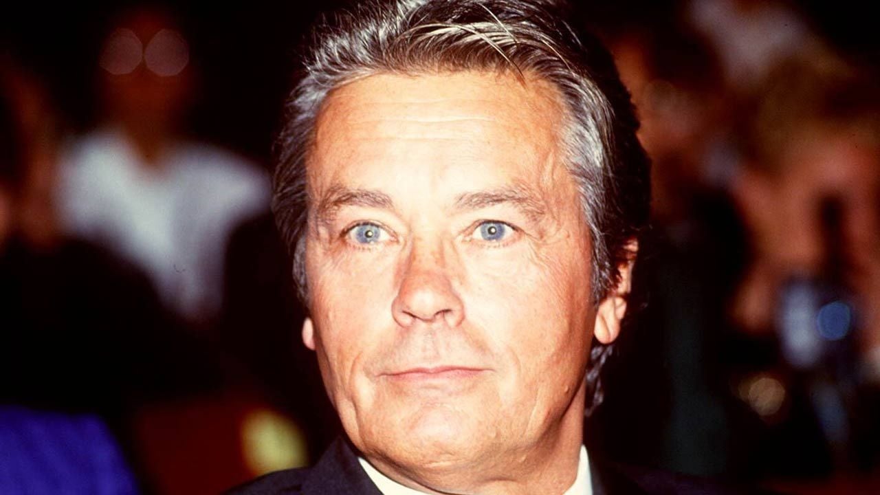 "J'ai passé un très mauvais moment avec Delon" : ce réalisateur français légendaire et césarisé ne garde pas un bon souvenir du célèbre acteur