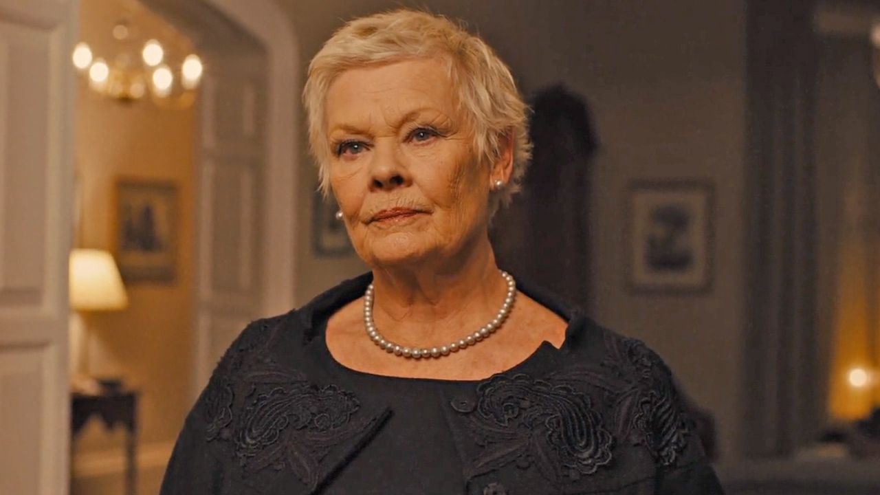 Judi Dench (M) dans 