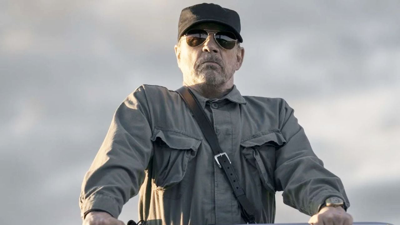 Walk or son: Which legend of science fiction depicts the colonel in the adaptation of this Steven King?