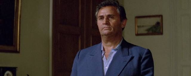 Roger Hanin est le chef de la pègre