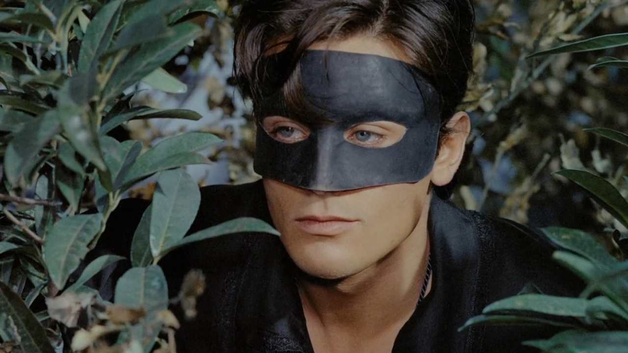 Ce Soir La T L Alain Delon A Un Fr Re Jumeau Dans Ce Film Inspir De Zorro Actus Cin