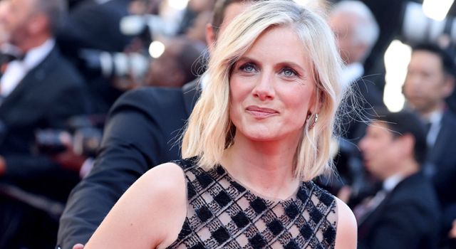 Mélanie Laurent - Montée des marches pour la cérémonie de clôture du 77ème Festival International du Film de Cannes au Palais des Festivals à Cannes, le 25 mai 2024