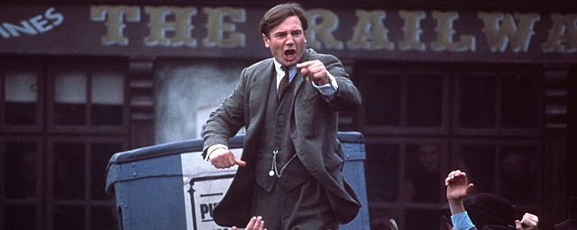 Liam Neeson dans “Michael Collins” (1996)