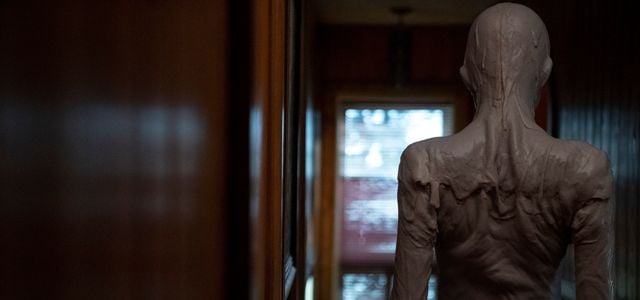 Lize Johnston dans le rôle de la femme en crème