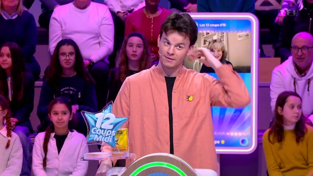 Cyprien dévoile sa nouvelle coupe de cheveux sur le plateau des 12 Coups de midi