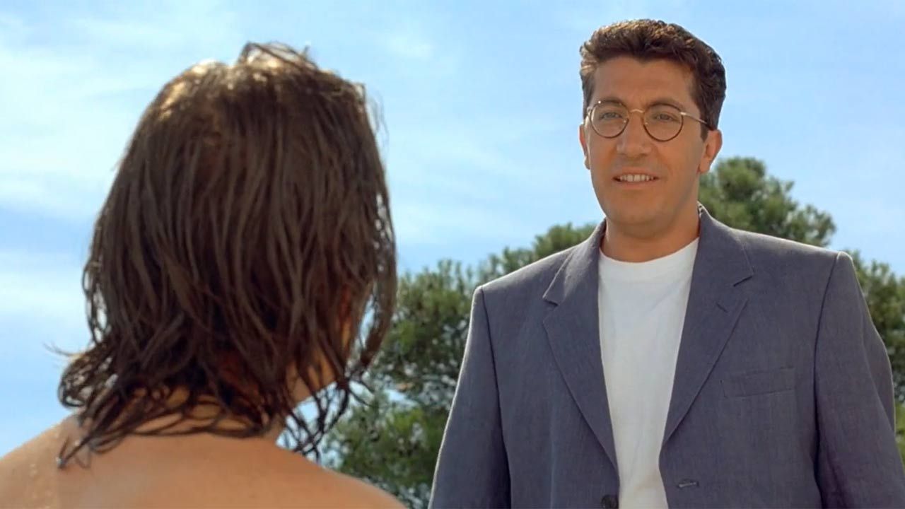 "Ça m’est tombé dessus" : il y a 31 ans, Alain Chabat prenait la place d'une star internationale dans cette comédie culte des années 1990