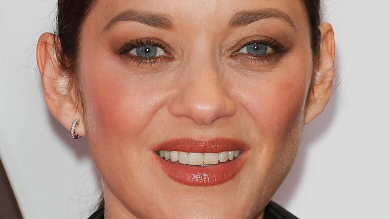 "J'ai bien dû lire le scénario une vingtaine de fois" : Marion Cotillard a été marquée à vie par le tournage de ce chef-d'oeuvre de la science-fiction noté 4,5 sur 5