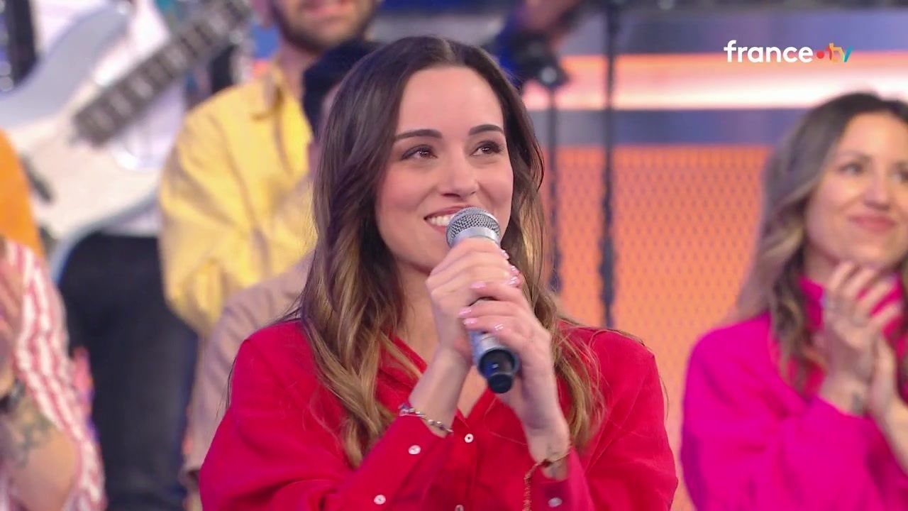 N'oubliez pas les paroles : “Venez nombreux”, Sandy annonce une grande  nouvelle ! - TV ACTU by AlloCiné
