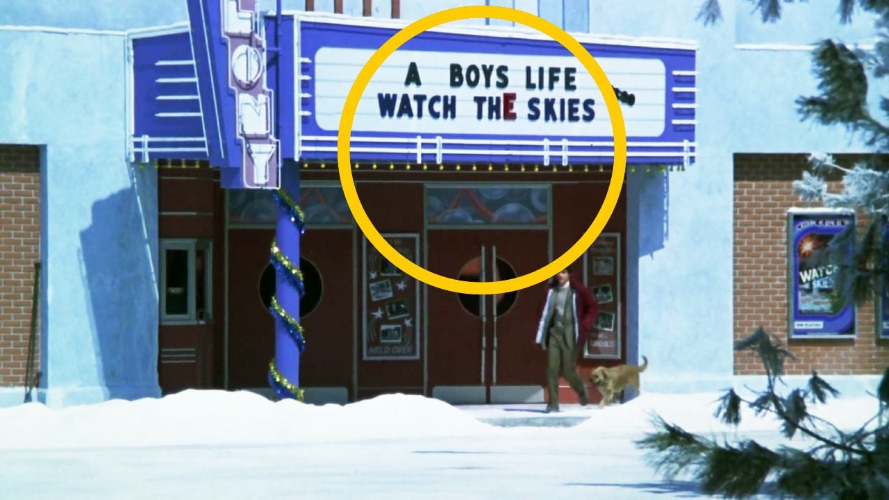 He has been in front of us for 41 years! Several spectators have admitted this reference 8 minutes to 30 in the Gremlines