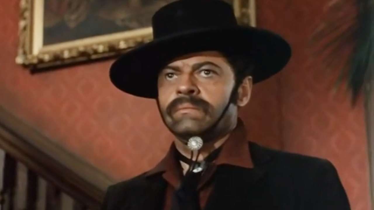 Gordon déguisé en Lightning Lafoudre