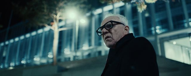 Malcolm McDowell, dans un rôle court mais important