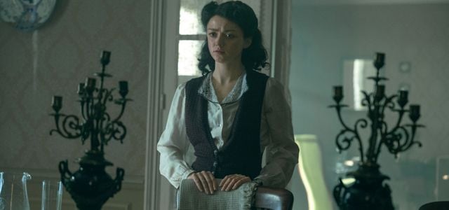 Maisie Williams dans la peau de Catherine Dior