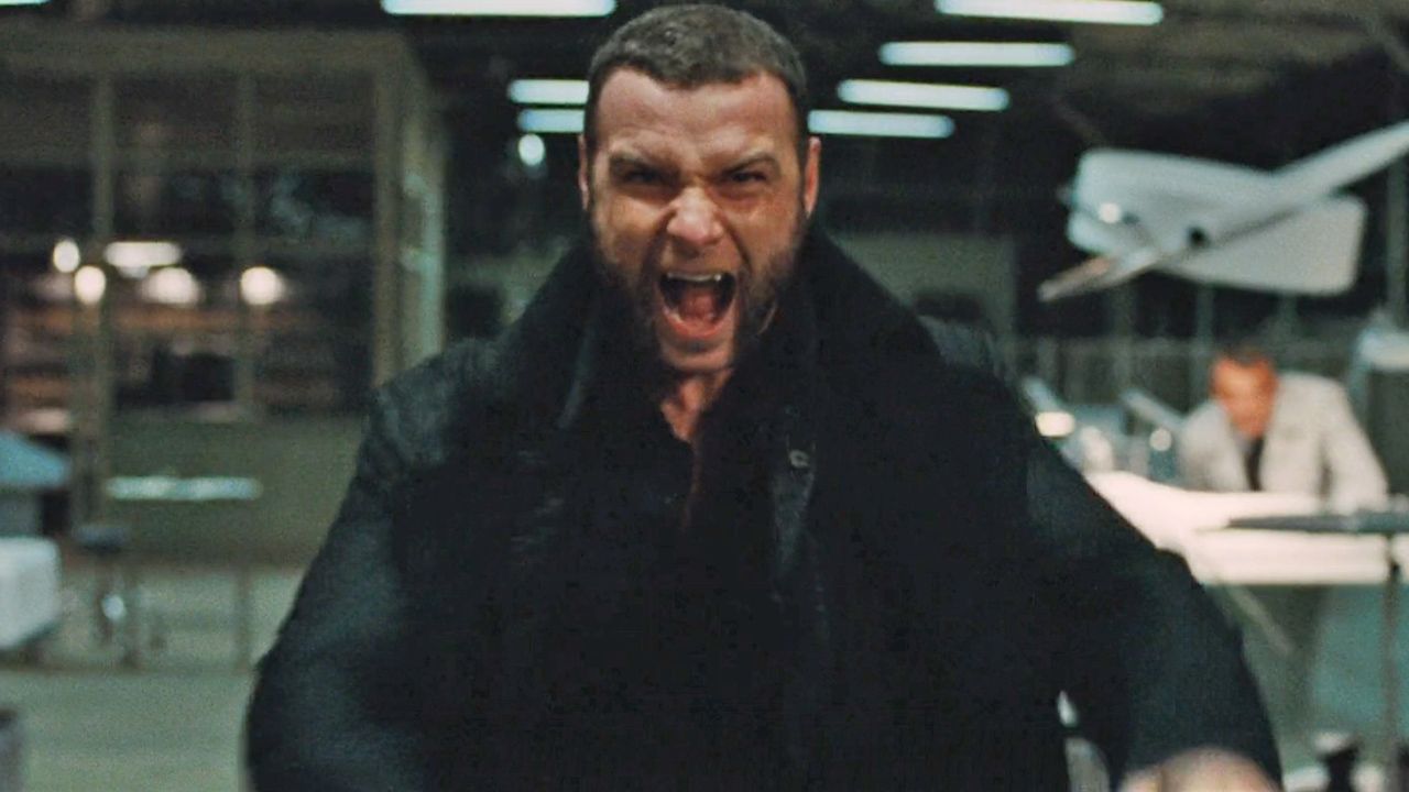 Liev Schreiber (Dents-de-sabre)
