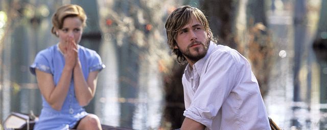 Rachel McAdams et Ryan Gosling dans “N’oublie jamais” (2004)