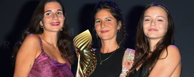 Les réalisatrices Romane Gueret, Lise Akoka, et la jeune comédienne  Mallory Wanecque.