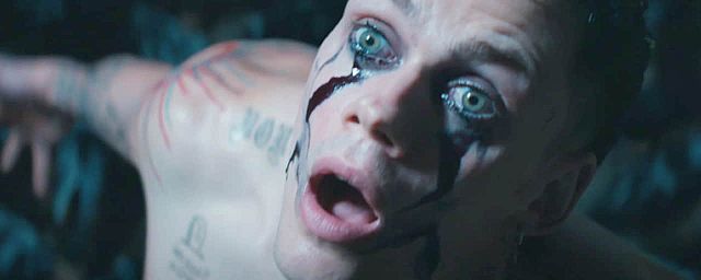 Bill Skarsgård dans “The Crow” (2024)