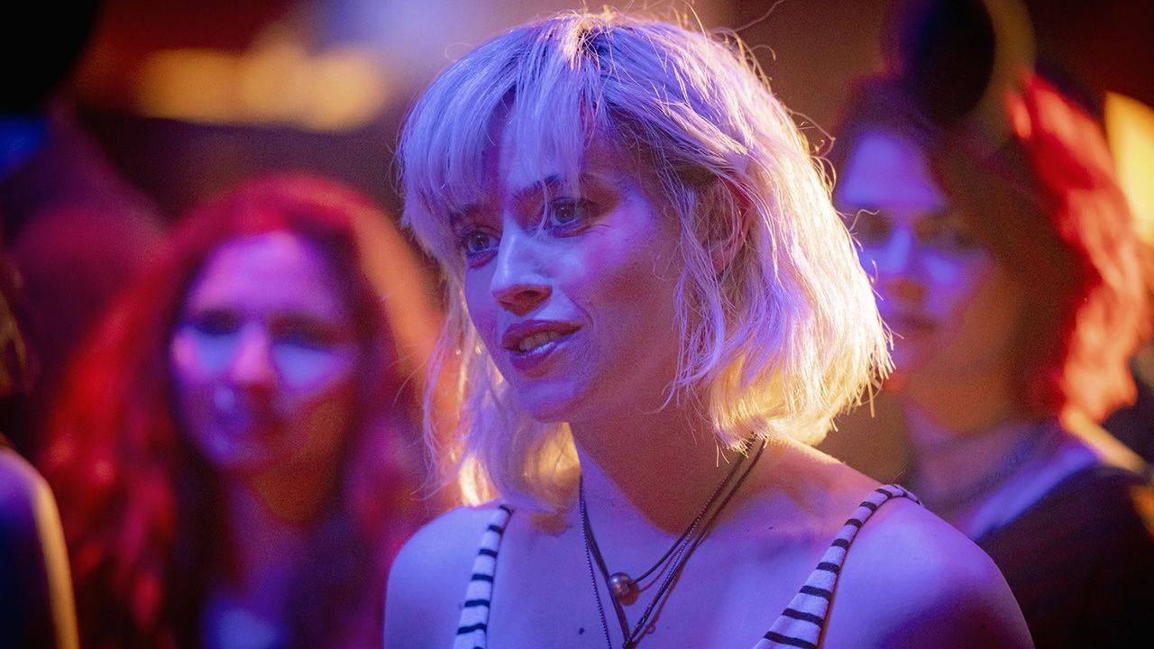 Lou de Laâge incarne Julia