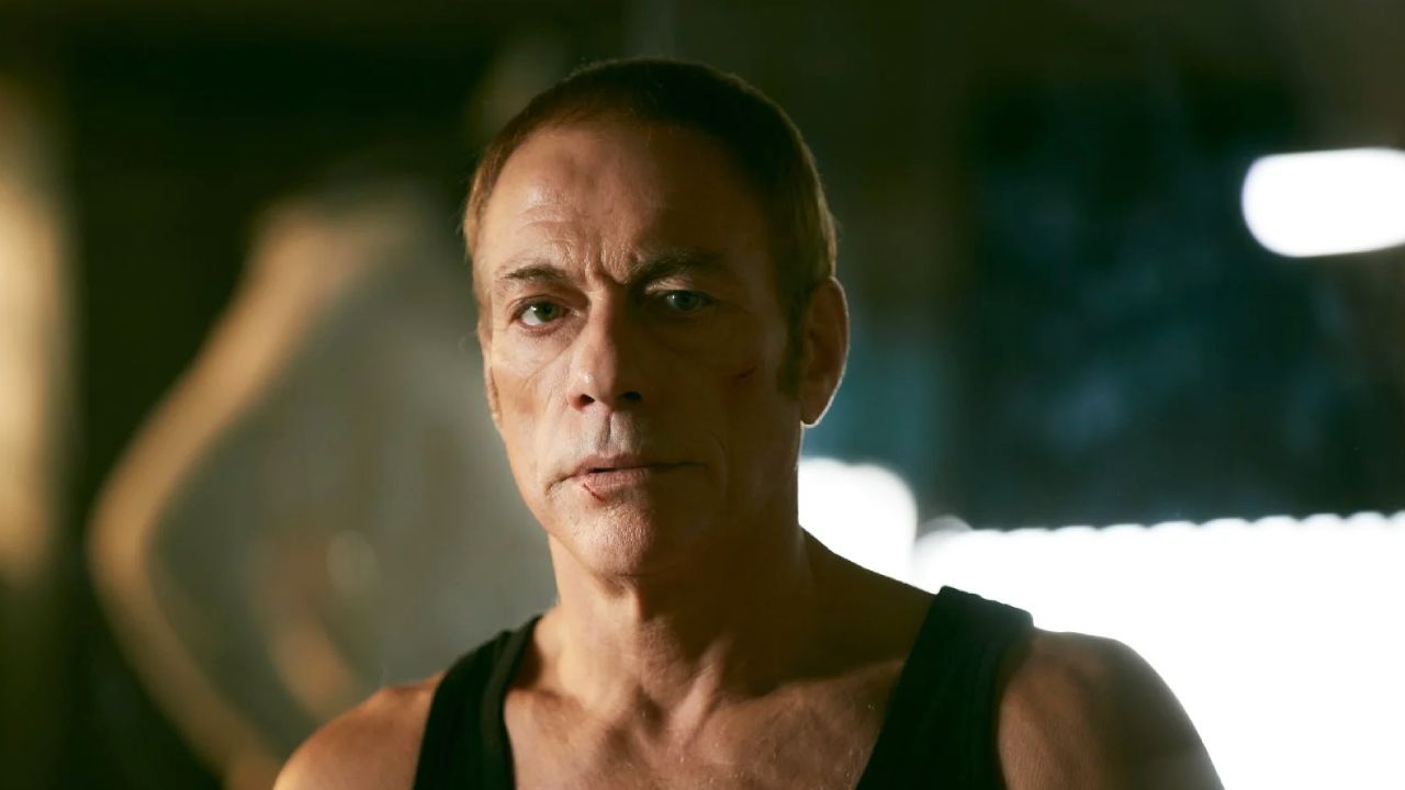 Jean-Claude Van Damme, karate… and dancer!  For him, “classical dance is one of the most difficult sports”