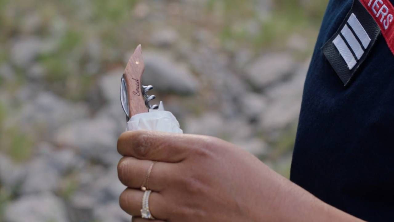 Sofia tenant le limonadier de Souad