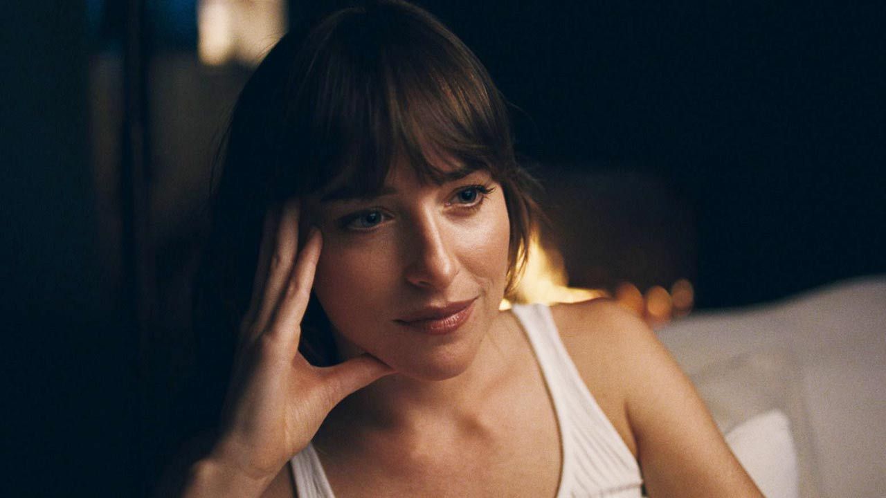 Best American Comedy of the Year? Here are the first pictures of this movie that has picturesque criticism with Dakota Johnson! Best American Comedy of the Year? Here are the first pictures of this movie that has picturesque criticism with Dakota Johnson!