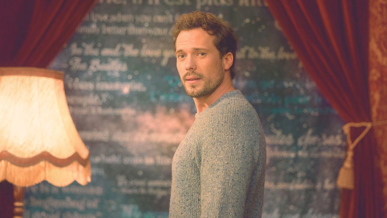 Après son nanar culte noté 2 sur 5, ce réalisateur s'offre une toute nouvelle carrière sur Netflix et c'est totalement inattendu !