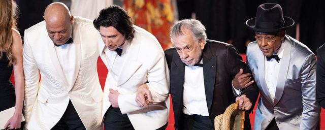 L'équipe du film salue le public de Cannes