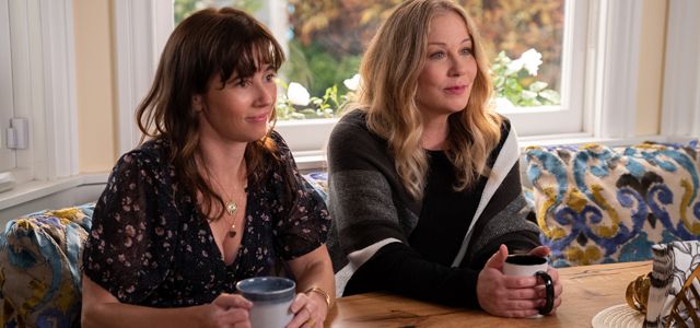 Linda Cardellini et Christina Applegate