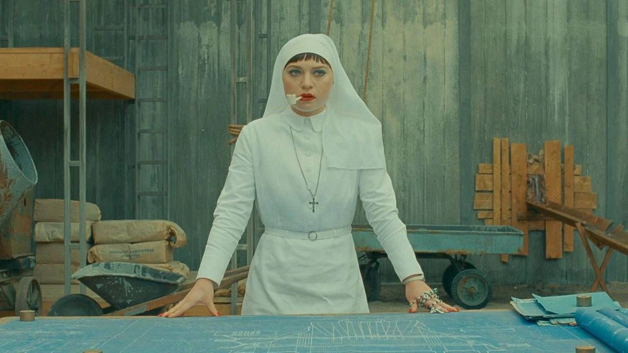 Mia Threapleton dans The Phoenician Scheme