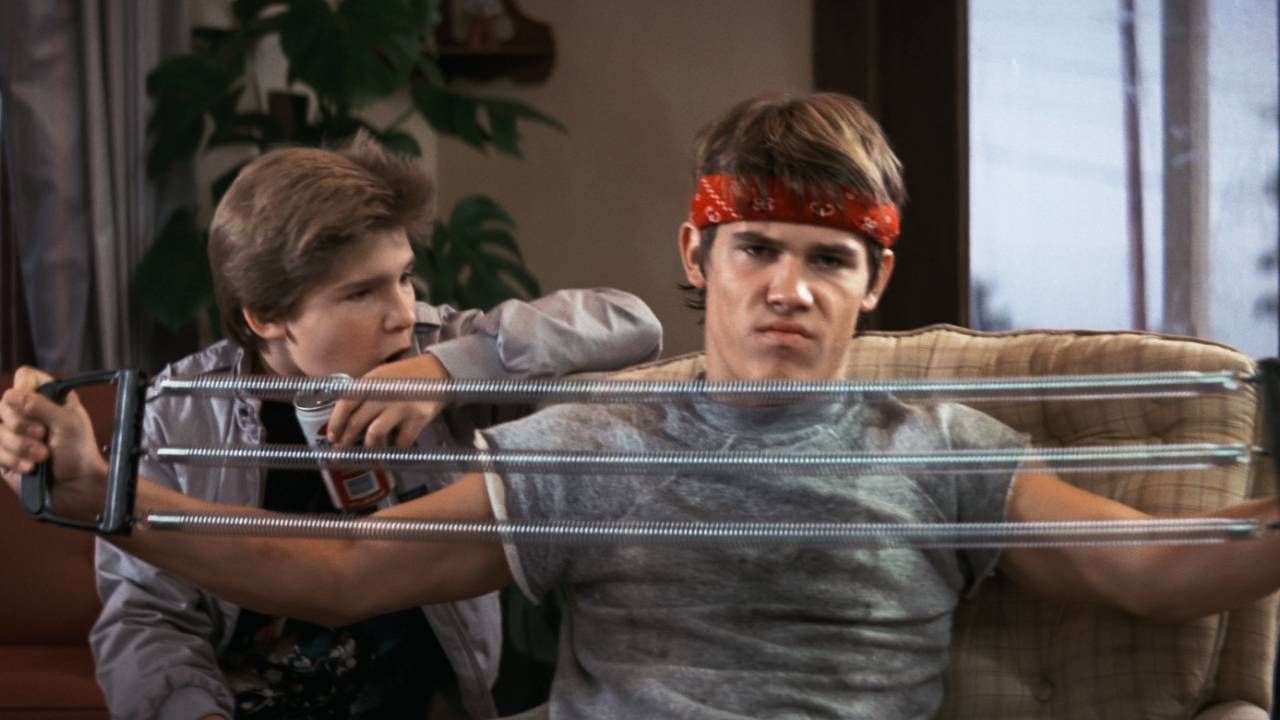 Josh Brolin fait ses muscles