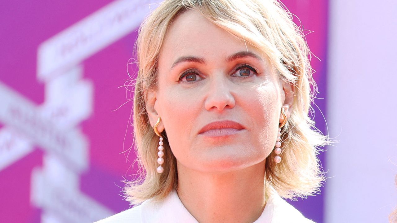 “The little girl in me can no longer be silent about this name”: Judith Godrech condemns the behavior of Benoit Jacquot when she was a minor.