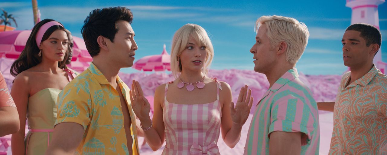 Emma Mackey, Simu Liu, Margot Robbie, Ryan Gosling et Kingsley Ben-Adir