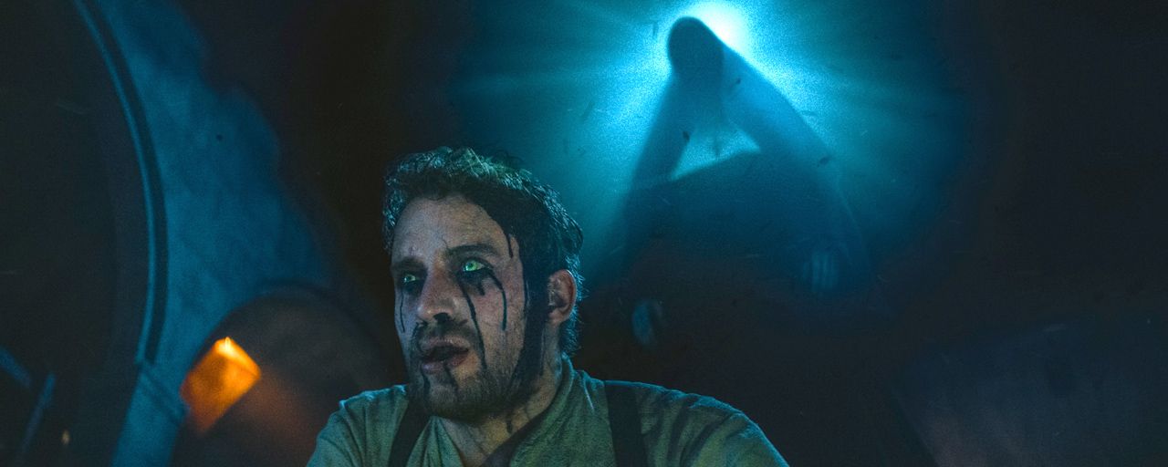 Jonas Bloquet dans La Nonne 2