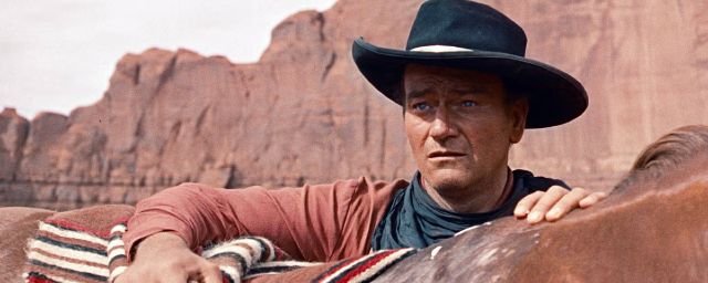 John Wayne dans “La Prisonnière du désert” (1956)