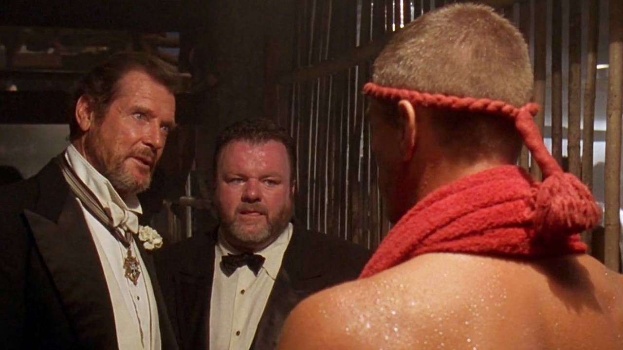 Roger Moore et Jack McGee face à JCVD