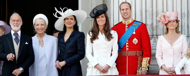 Carole Middleton (première depuis la droite), au mariage de sa fille