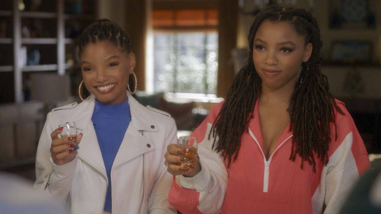 Halle Bailet et sa sœur Chloe dans 