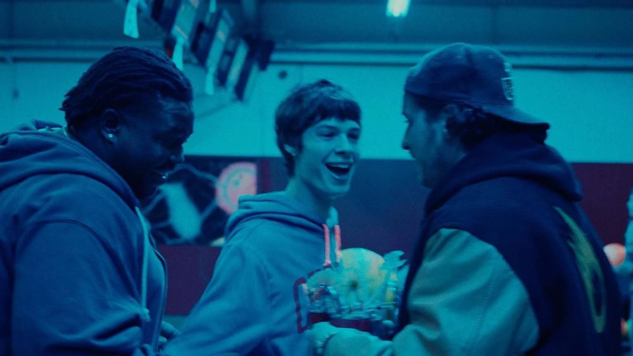 Entre drame et comédie : le réalisateur du triplement césarisé Petit Paysan revient sur les écrans avec un film bouleversant