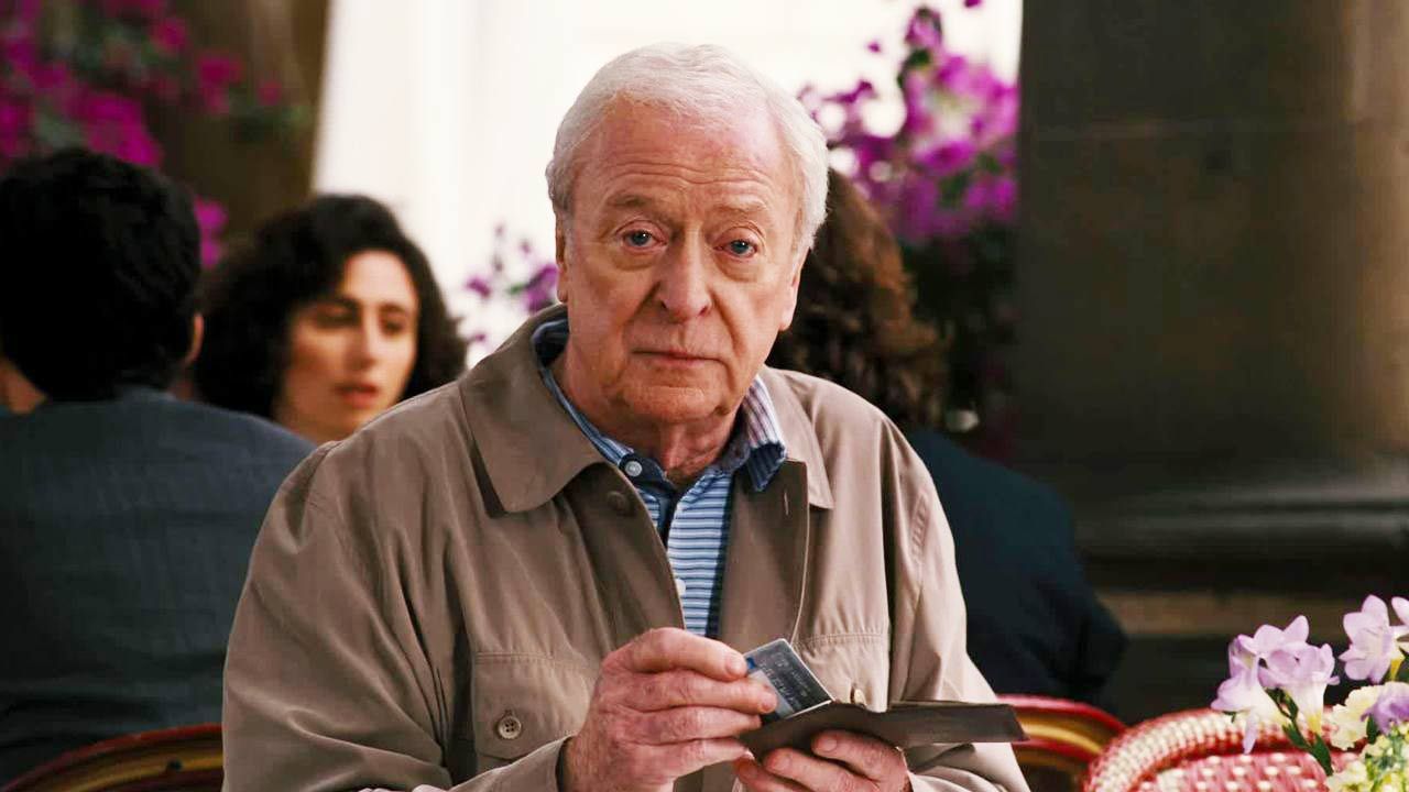 "J'ai inventé une histoire" : comment Michael Caine s'est génialement emparé du personnage d'Alfred dans la saga du Dark Knight