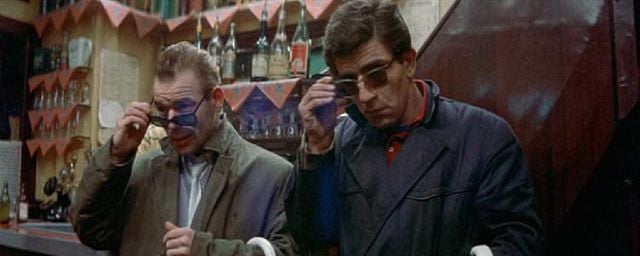Dominique Zardi et Henri Attal dans “Une femme est une femme” (1961)