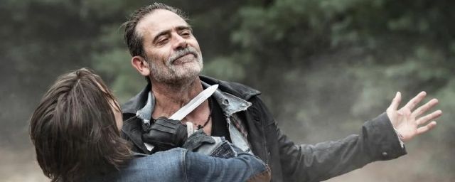 Negan et Maggie, alliés mais pas amis, dans Dead City